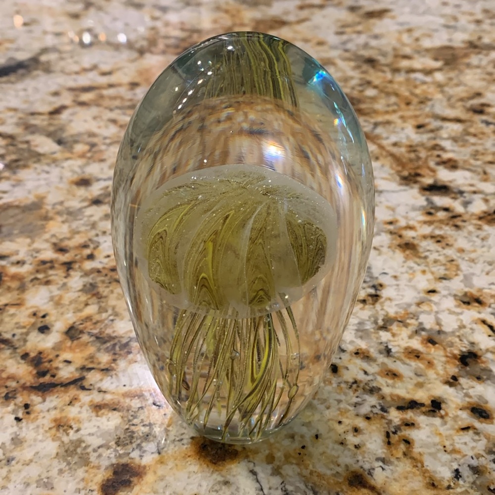 Jellyfish paperweight. Glows in the dark. - Picture 2 of 7